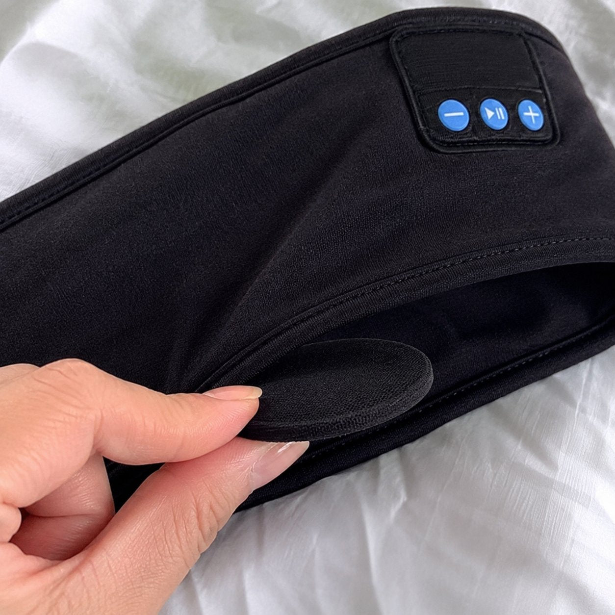 Close-up of the thin speaker inside the headband