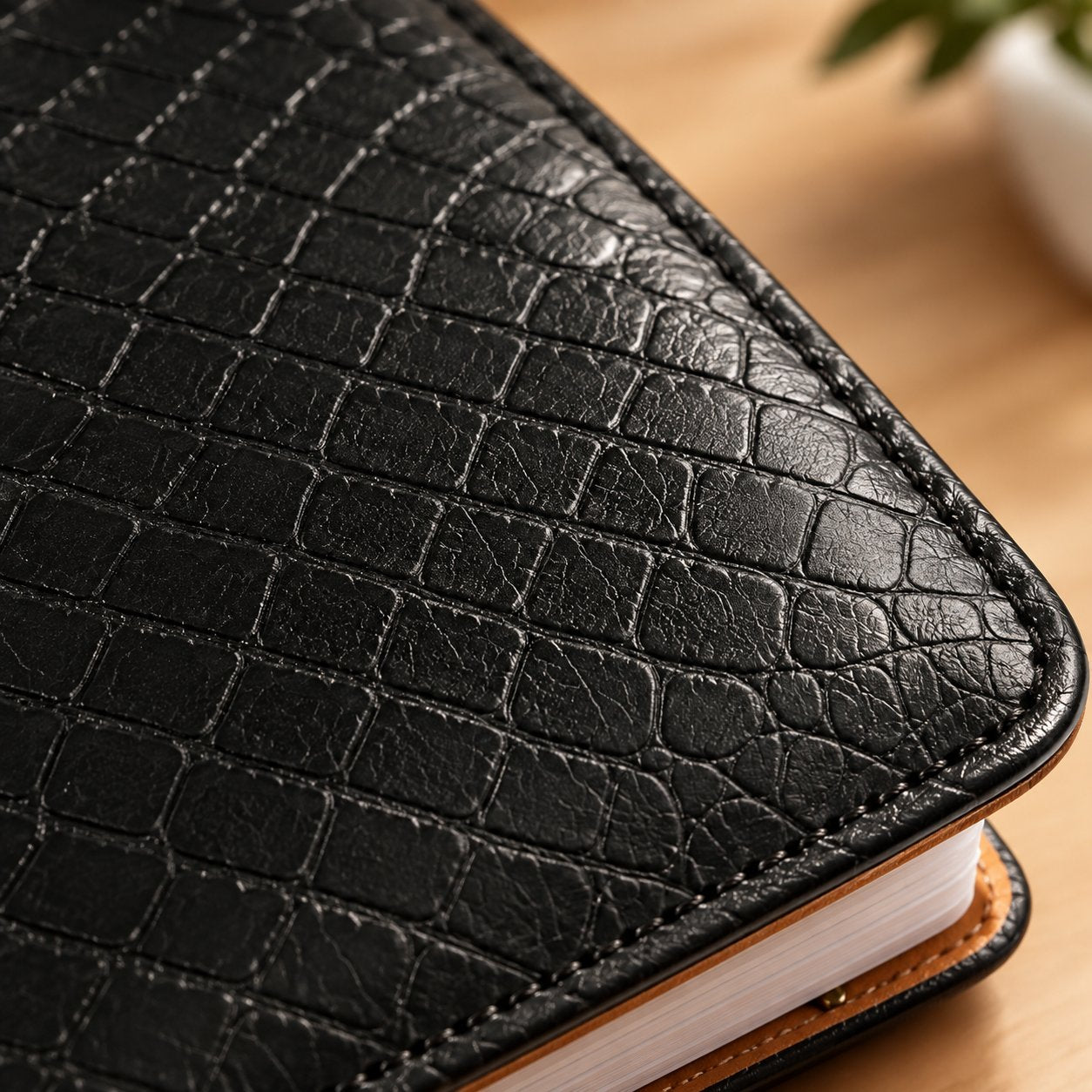 Close view of the textured PU leather cover of the Pomence Savings Binder with Lock