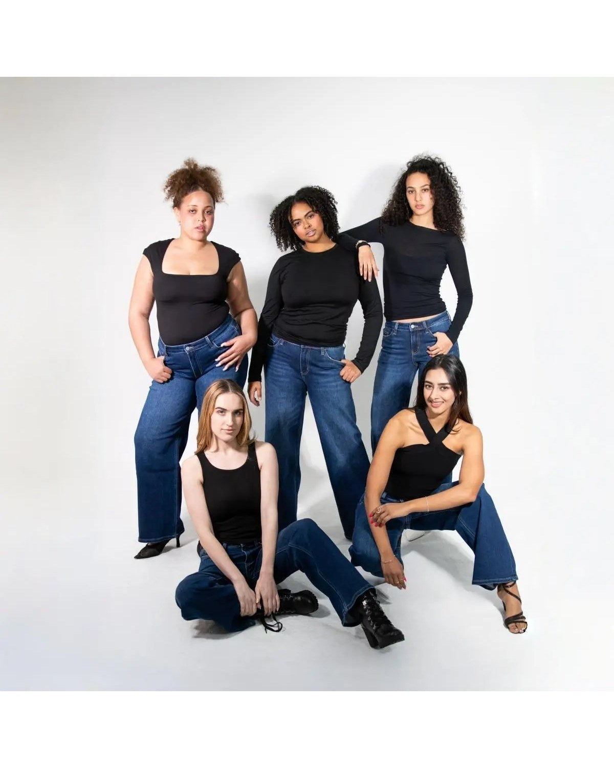 Pomence™ Baggy Wide-Leg Jeans. Pomence Baggy Wide-Leg Jeans, front waist detail