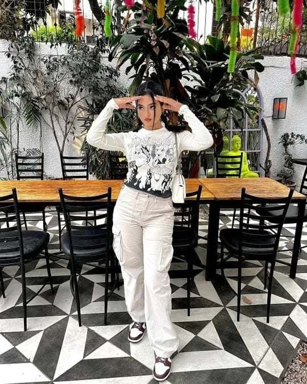 Pomence™ Adjustable Cargo Pants. White: cargo pants worn for an evening look
