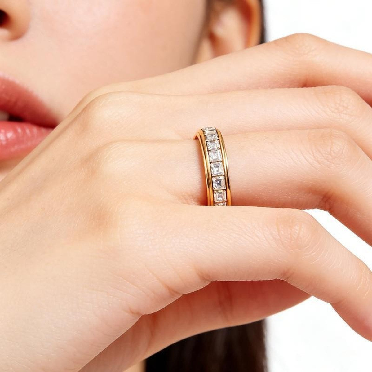 Pomence™ Anxiety Spinner Ring. Spinner ring worn on a hand held near the face