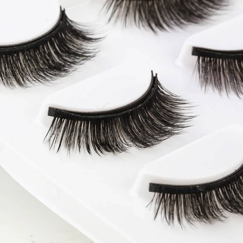 Pomence™ Magnetic Lashes. Pomence Magnetic Lashes, close-up of the lash pairs