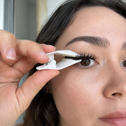 Pomence™ Magnetic Lashes. Applying Pomence Magnetic Lashes with the included applicator