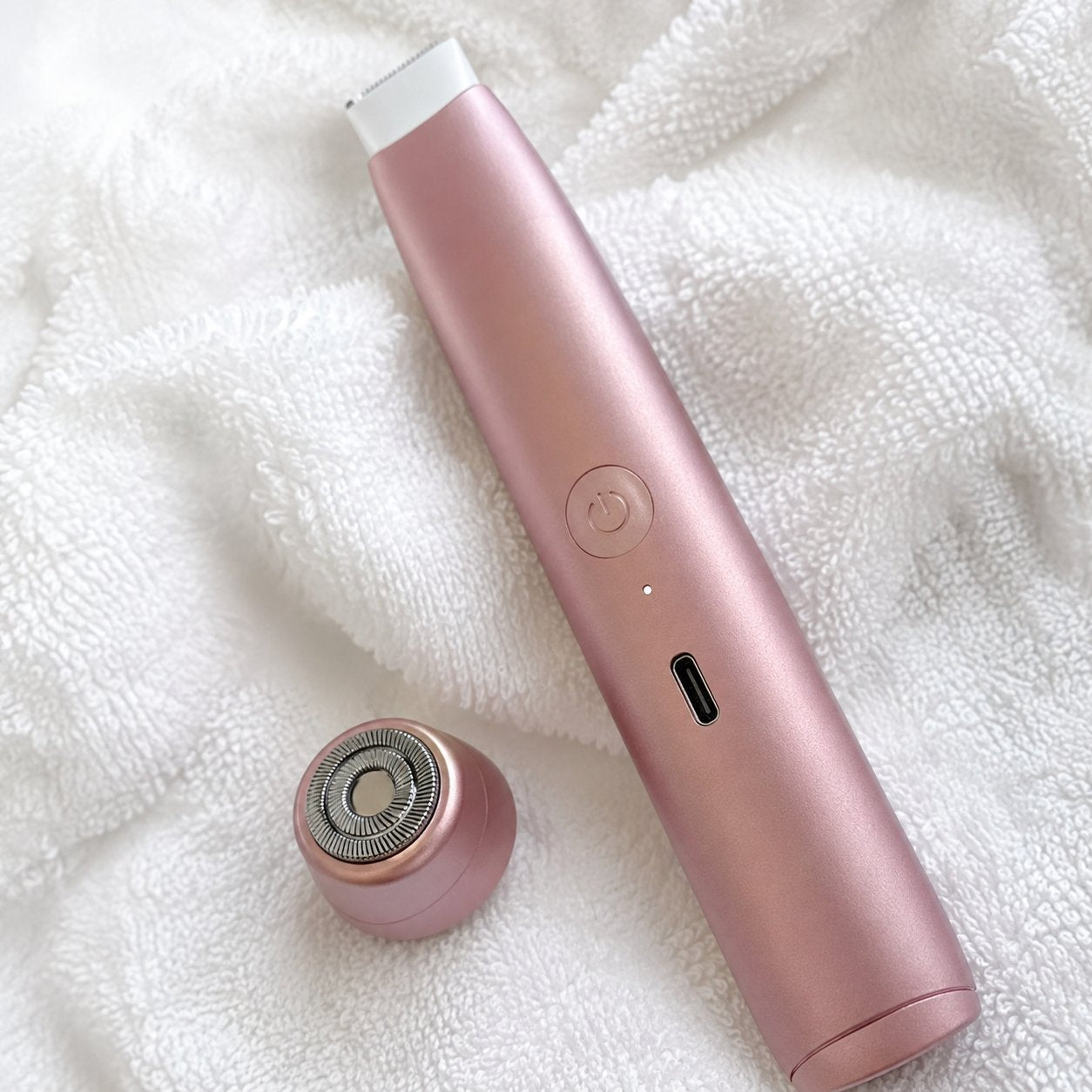 The facial detail head of the Pomence 2-in-1 Bikini Trimmer attached to the body
