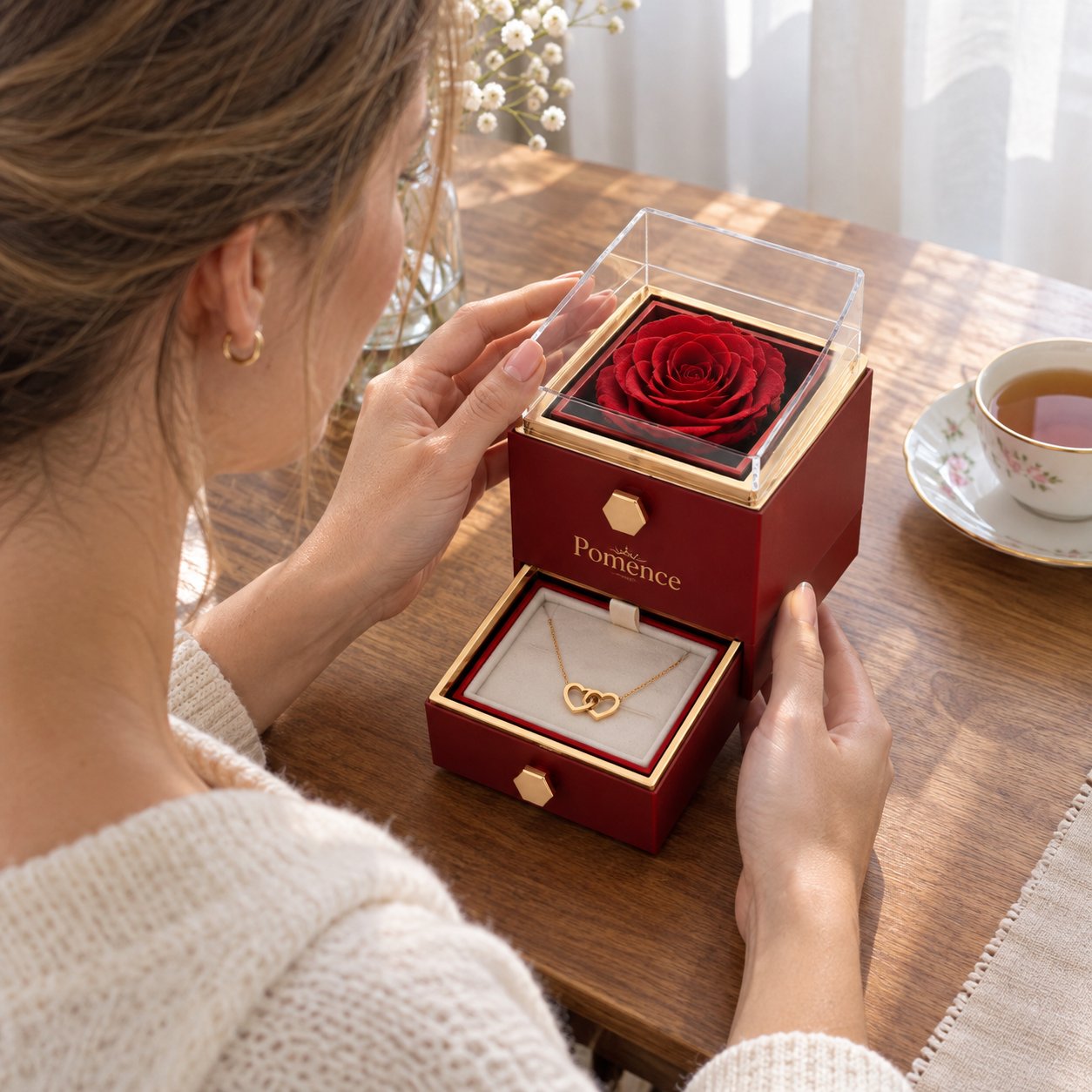 Everything you get: the rose box and the double heart necklace